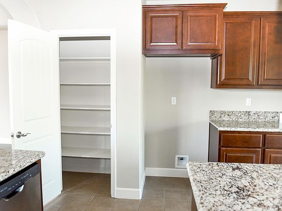 Large Pantry (Refrigerator Included)