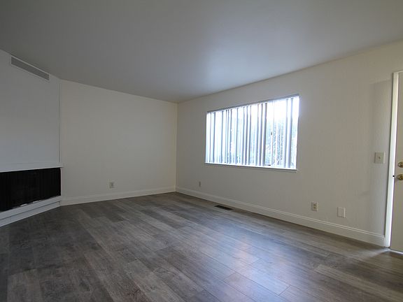 5th image of 1414 Essex Way APT 2