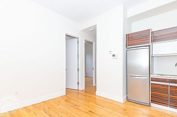 3rd image of 490 Kosciuszko St #5T