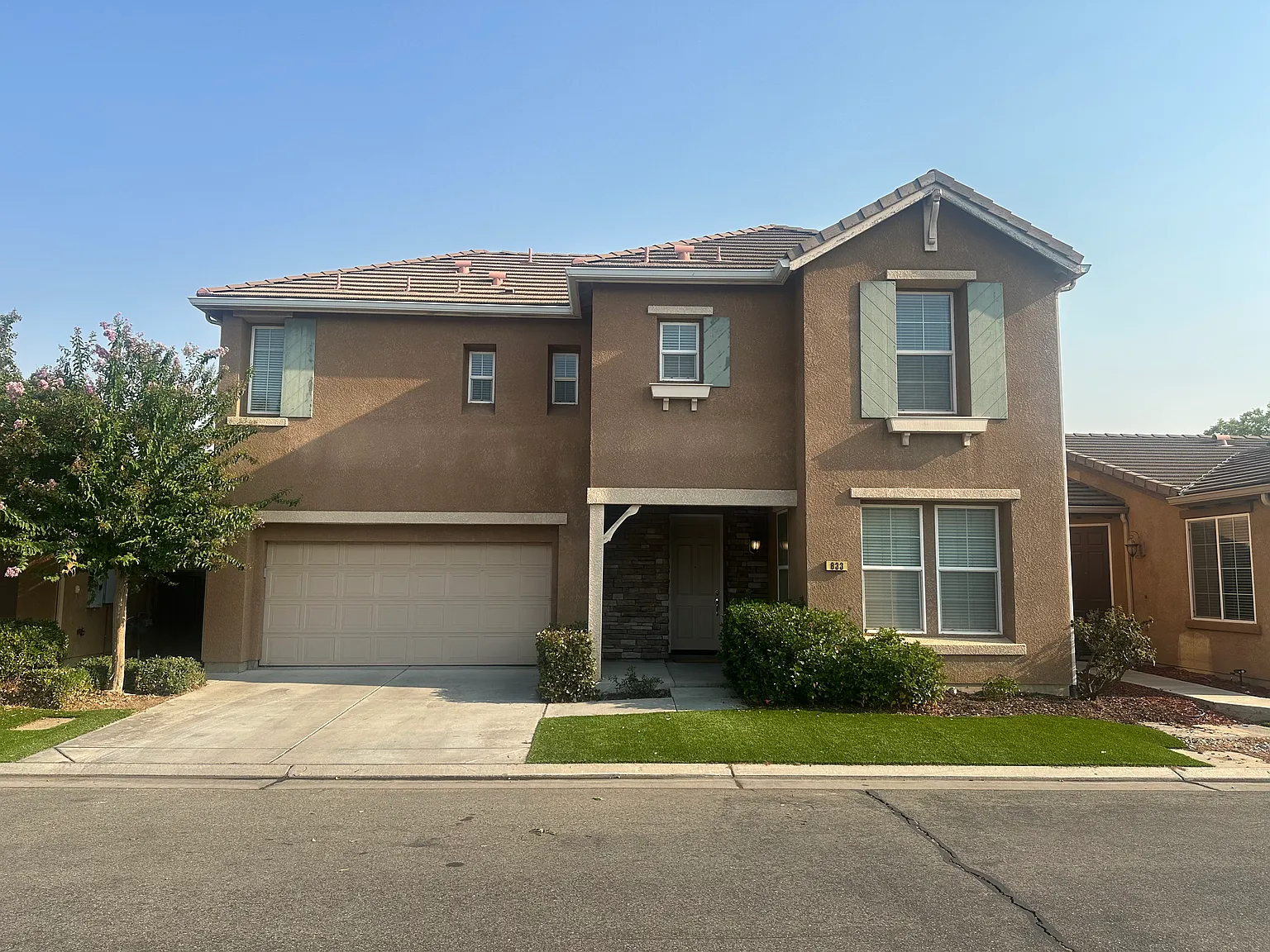 3 bed, 2.5 bath, 1699 sqft, $2,400 — Photo 1