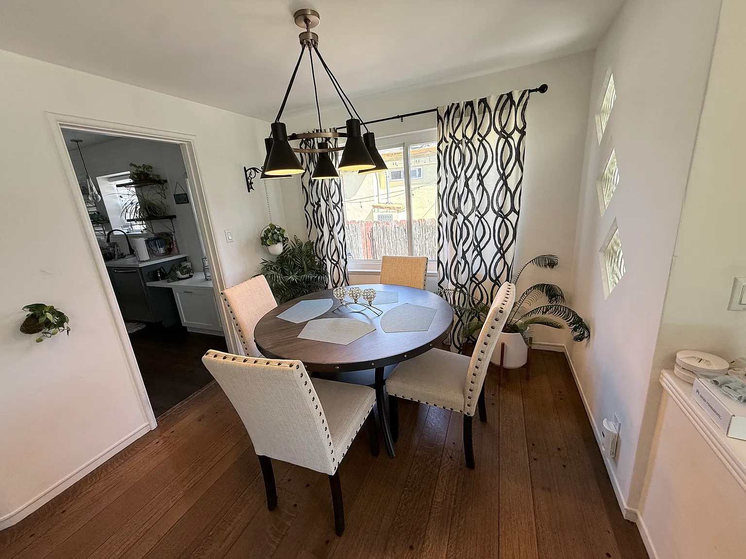 3 bed, 1388 sqft, $3,695 — Photo 3