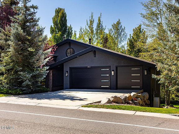 5th image of 8901 Sackett Dr