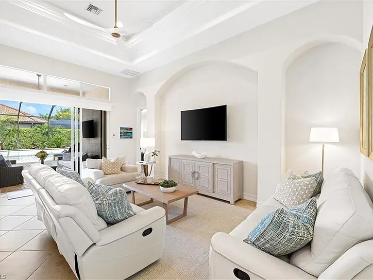 7831 Valencia Ct — Photo 14