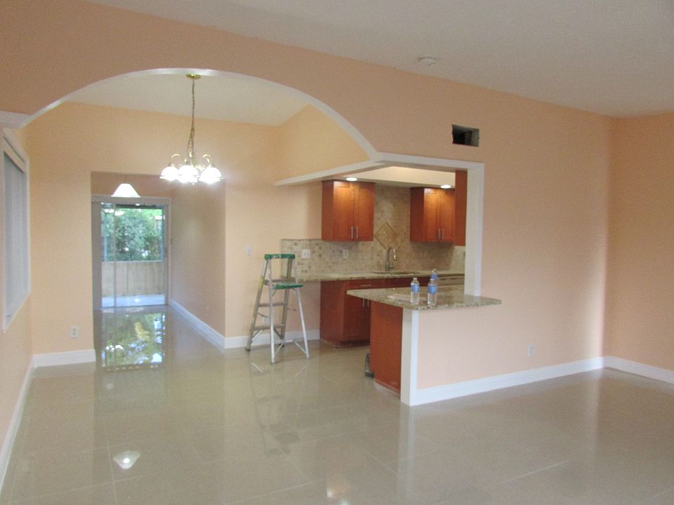 1st image of 874 SE Solaz Ave