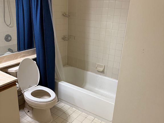 5th image of 951 Westgate Dr S #951