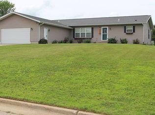 2505 Meadow View Dr, Urbana, IA 52345