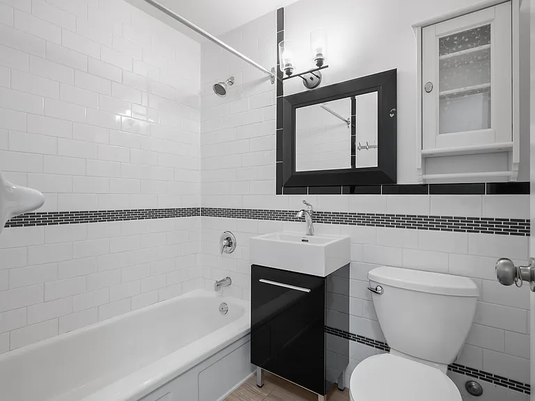 14 Deer Park Cres — Photo 41