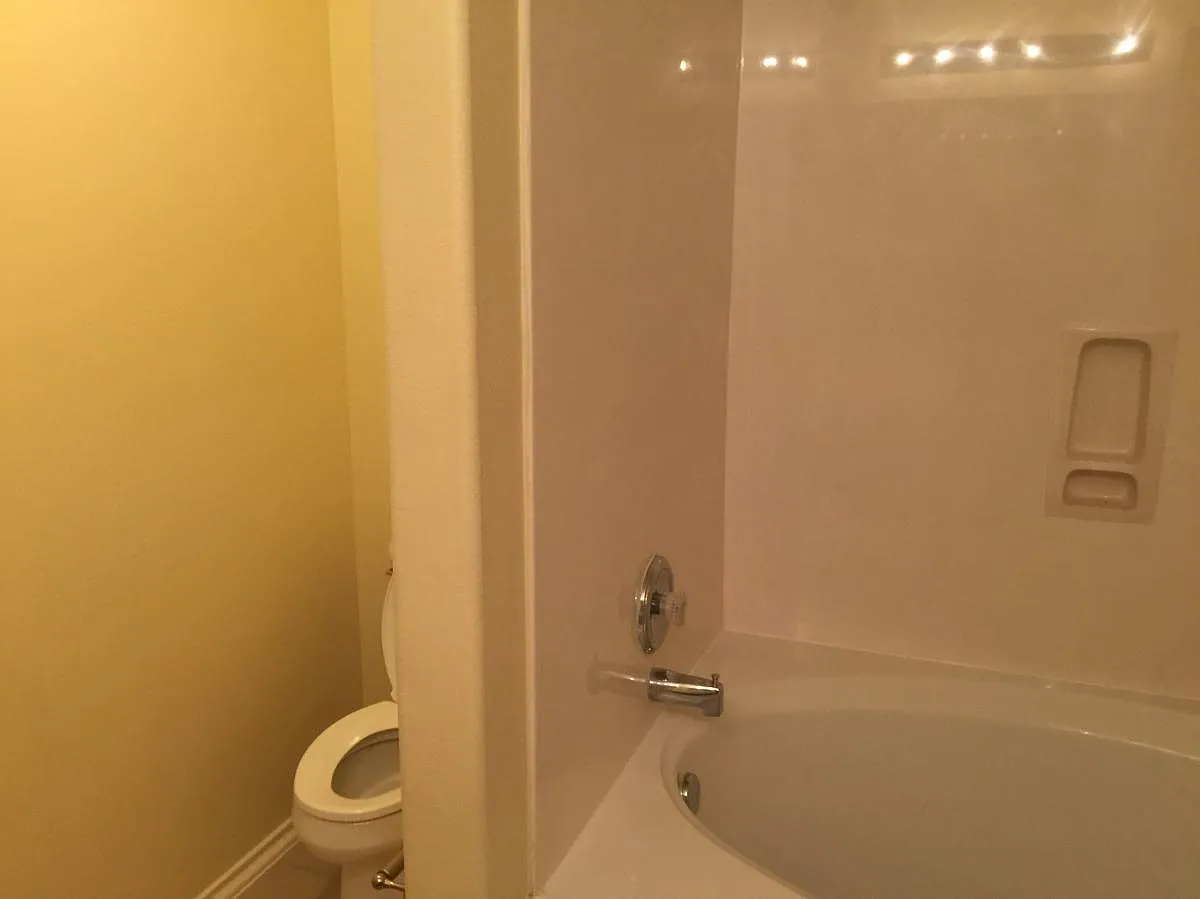 3 bed, 1407 sqft, $1,850 — Photo 2