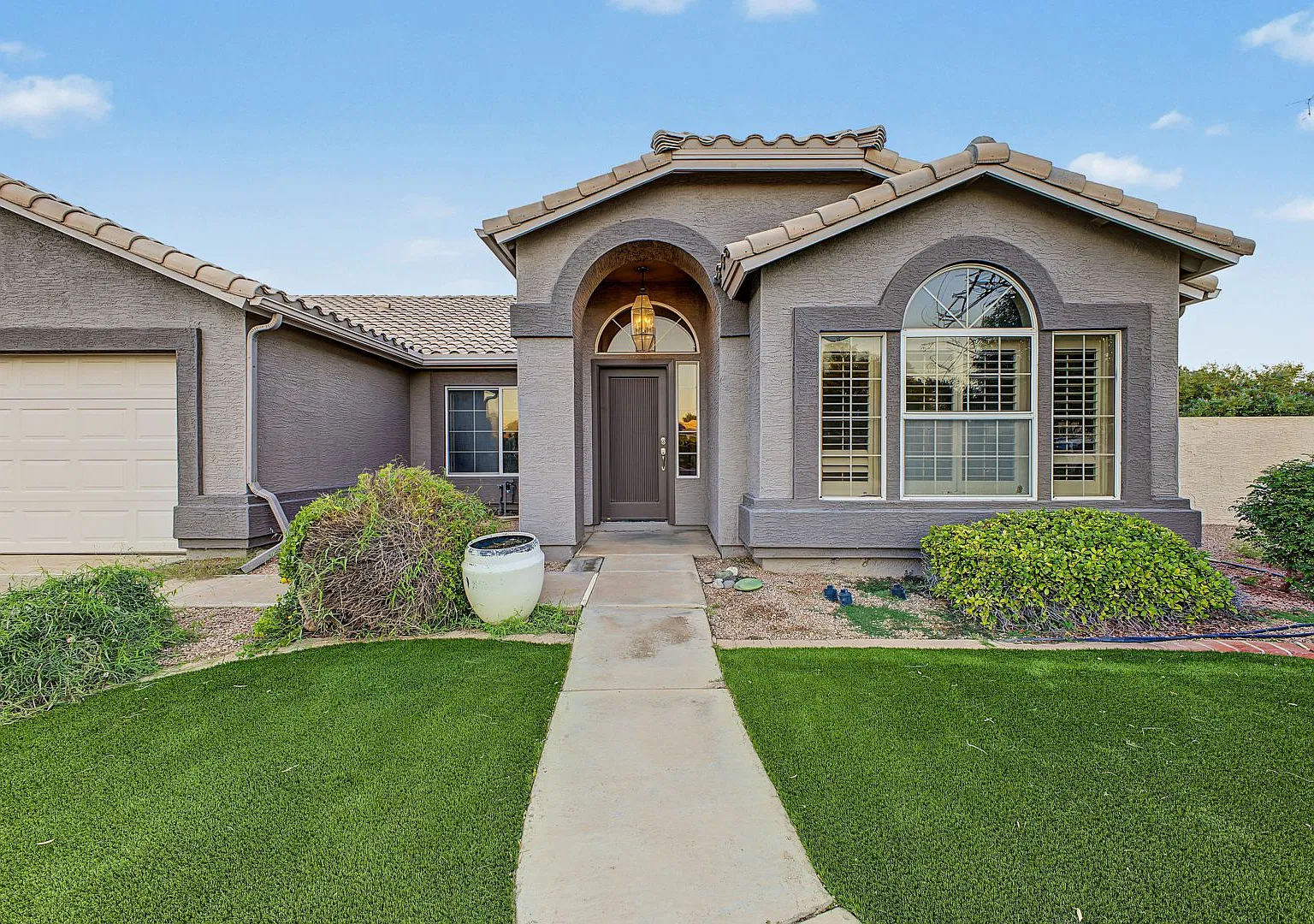 4 bed, 2.0 bath, 2226 sqft, $3,300 — Photo 3