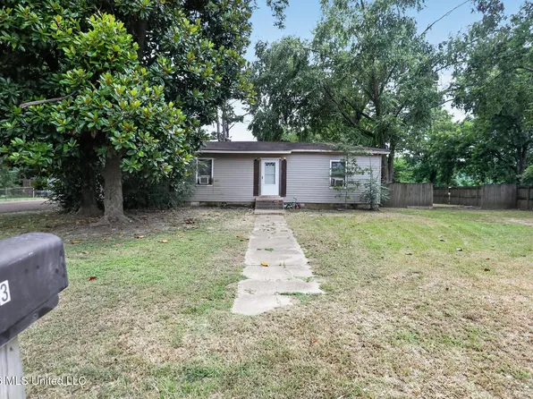 233 Hays St, Batesville, MS 38606