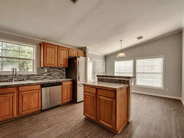 108 Pleasant Run, Azle, TX 76020