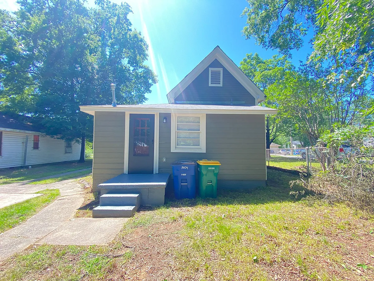 Building Photo - 3604 Sycamore St