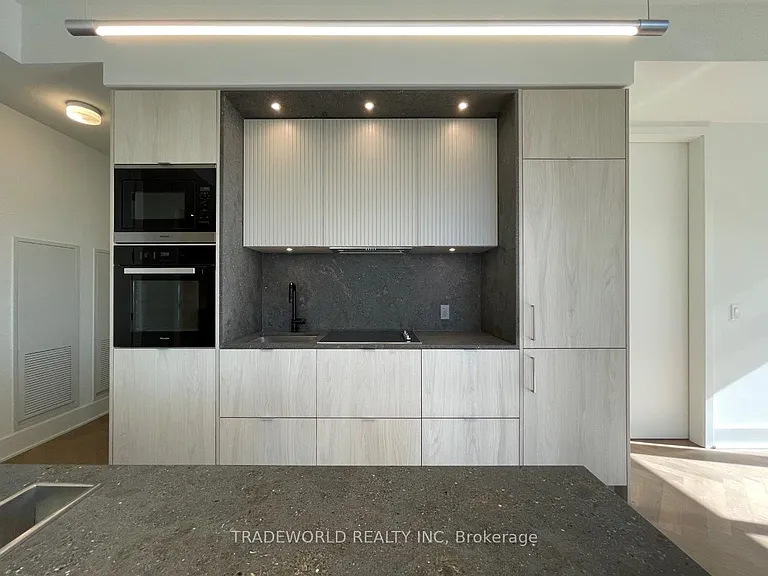 11 Yorkville Ave #5302 — Photo 13