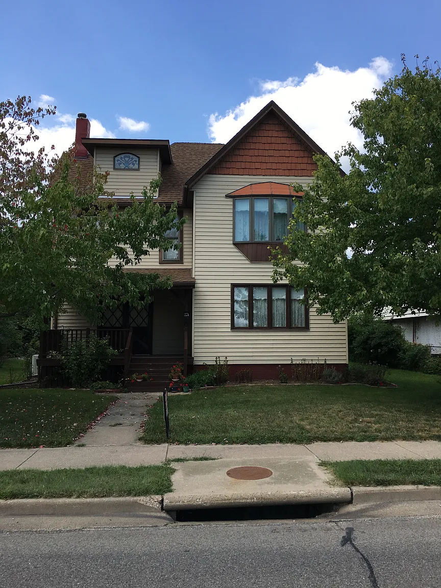 1219 N 4th St photo 1