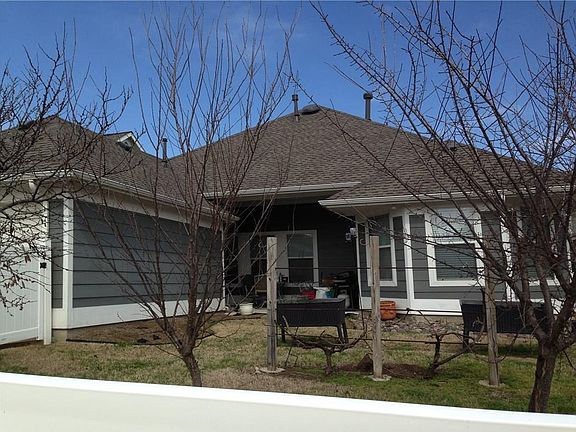 2nd image of 1500 Carriage Ln