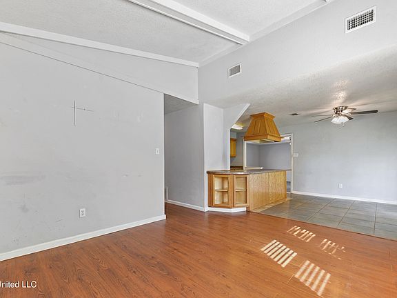 5th image of 4824 Coventry Dr