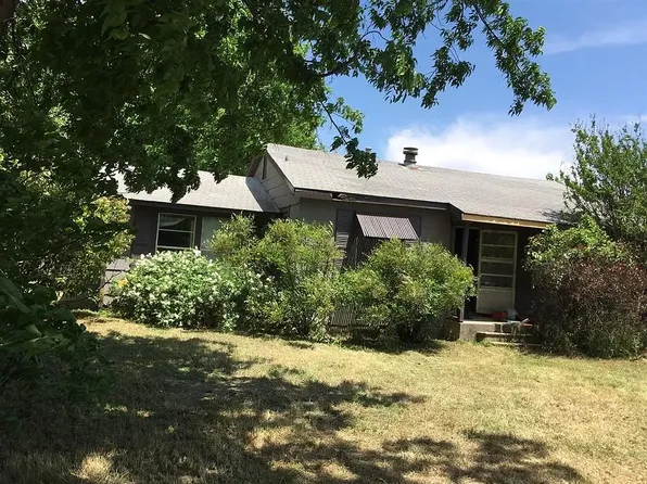 509 Hodge St, Bowie, TX 76230