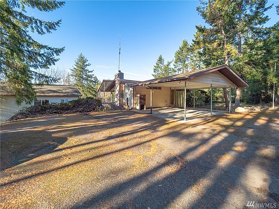 Beautiful mid-century modern design elements throughout this huge and elegant period-home