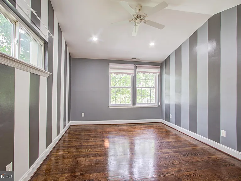 9203 Cedarcrest Dr — Photo 16