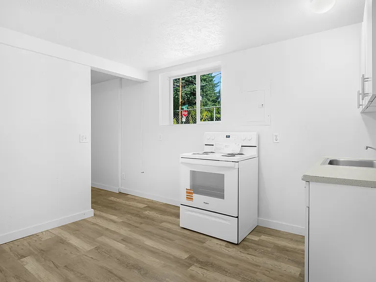 7684 N Vancouver Ave #3 — Photo 3