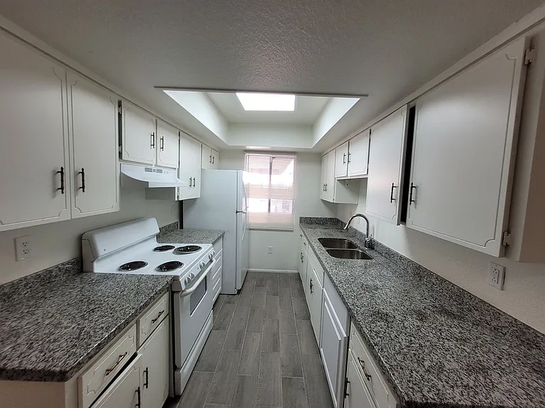 2630 S Virginia Dr — Photo 9