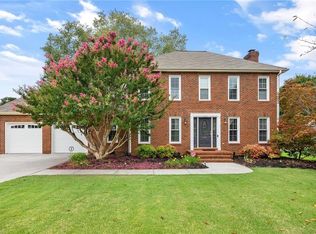 628 Nottinghill Dr, Winston Salem, NC 27107