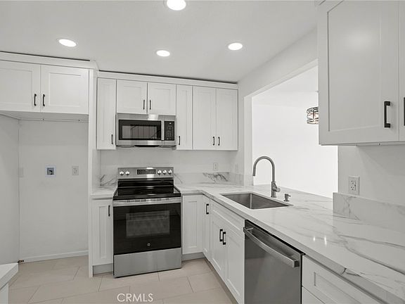 2nd image of 4719 Knickerbocker Ln