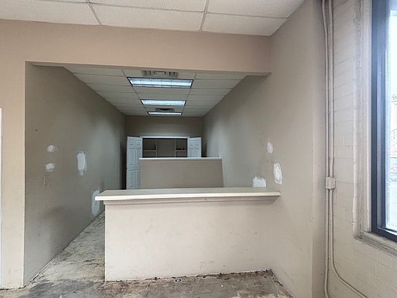 4th image of 105 College St N #1