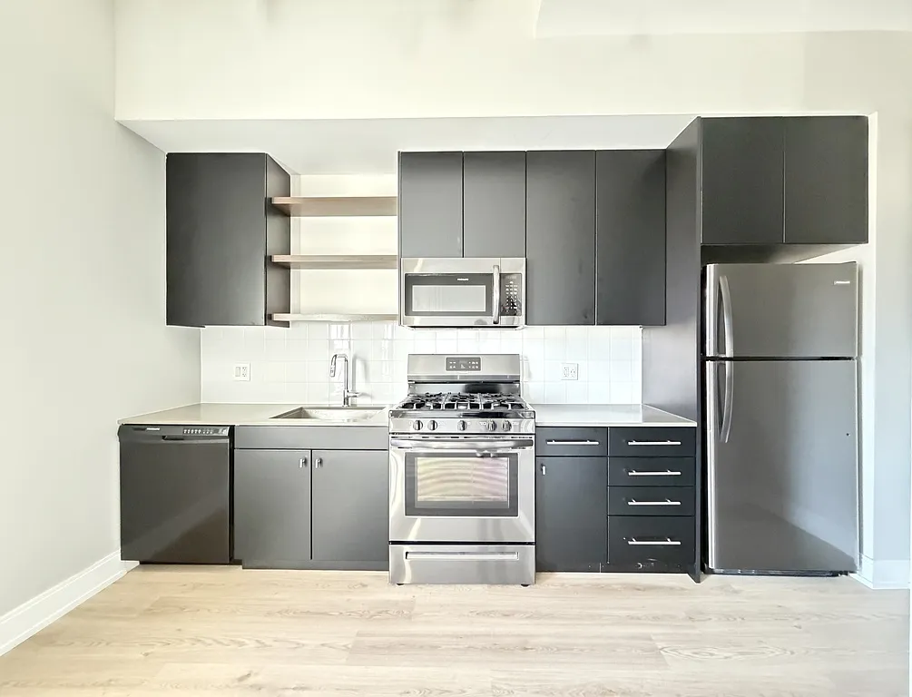Studio, 472 sqft, $2,100 — Photo 2