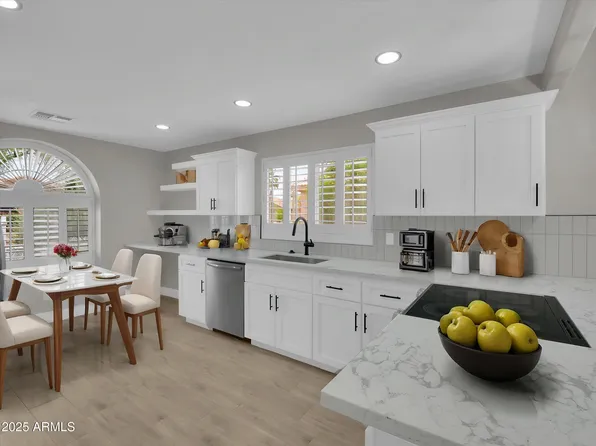 9437 E CHAMPAGNE Drive, Sun Lakes, AZ 85248