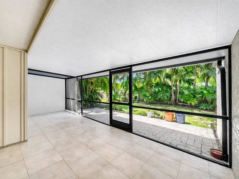 1659 SW Crossing Cir — Photo 8