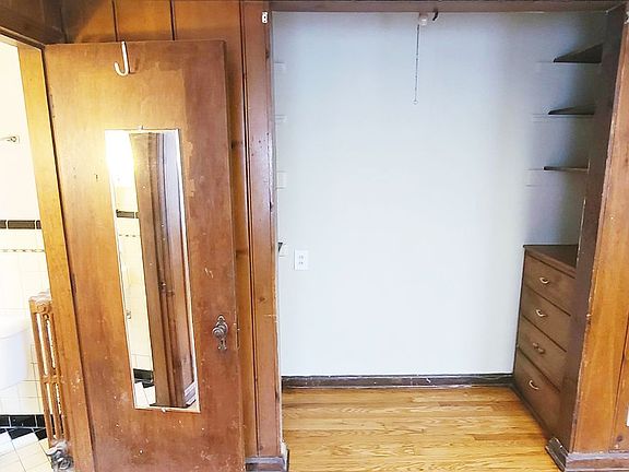 3rd image of 960 Ludlow Ave APT 5