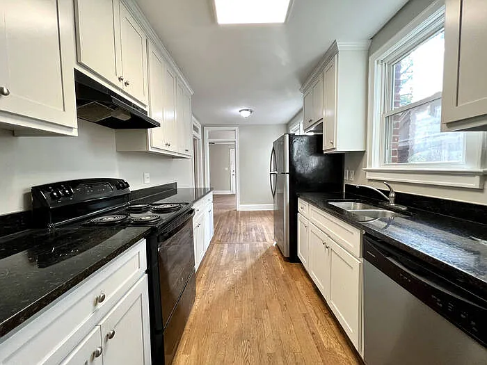 319 Howard St — Photo 45