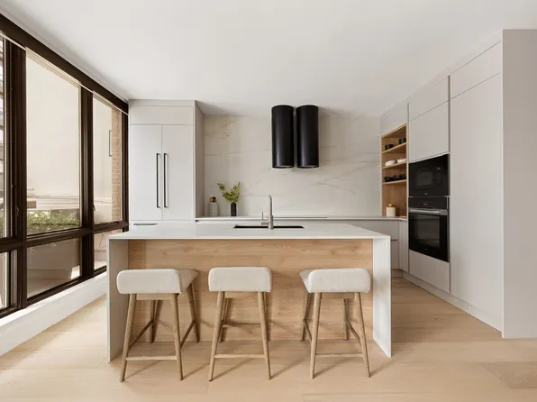 1025 Pacific Street image 2 of 8