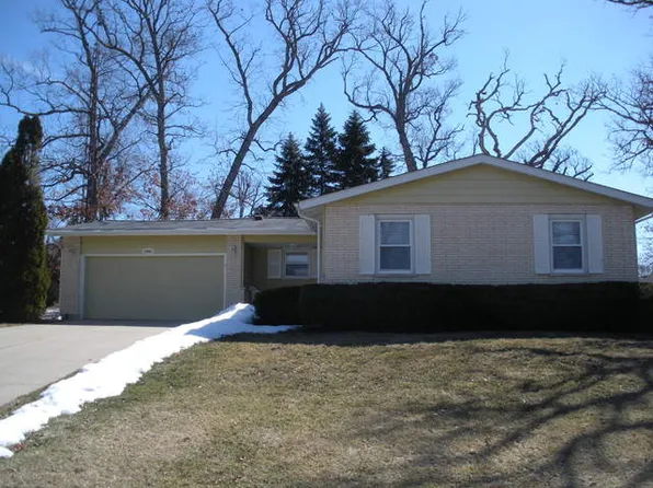4802 Ashley Dr, McHenry, IL 60050