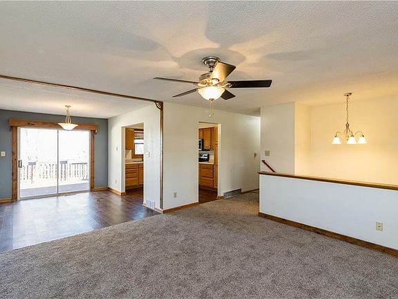 3rd image of 901 Warren St