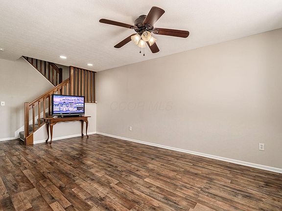 3rd image of 380 Oxford Oak Dr