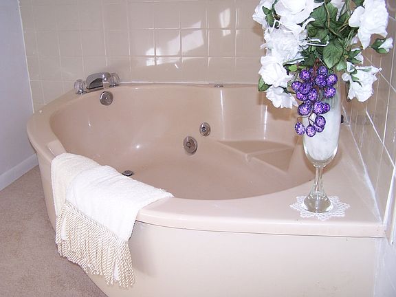 jetted tub off Master Bedrm