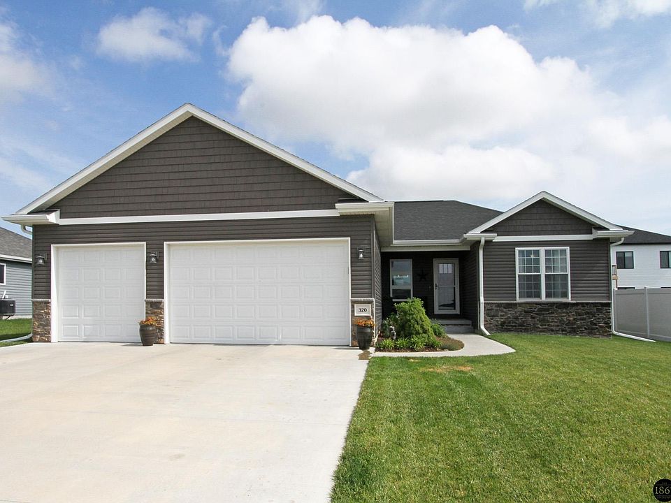 1st image of 320 Woodland Blvd