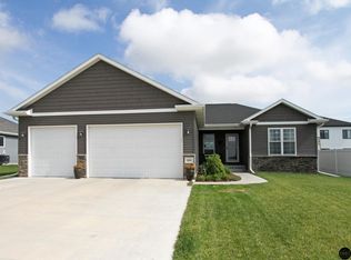 320 Woodland Blvd, Hickman, NE 68372