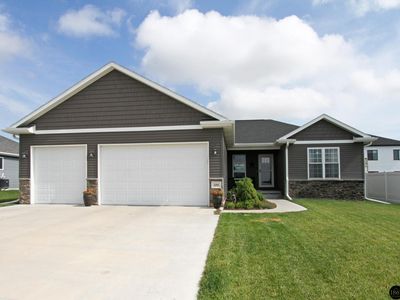 320 Woodland Blvd, Hickman, NE, 68372