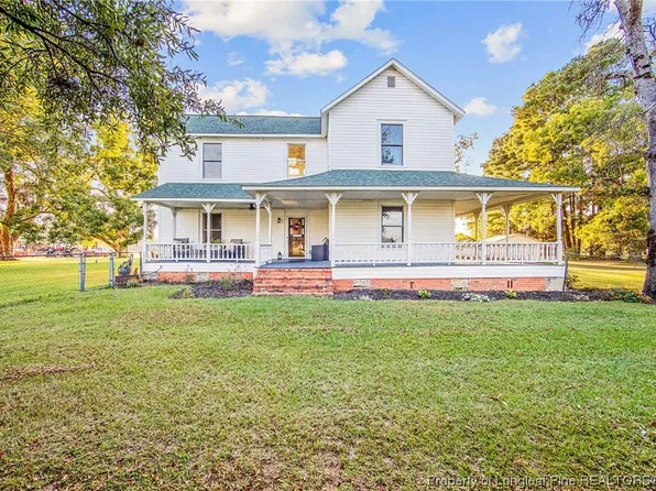 682 E Palmer St, Raeford, NC 28376