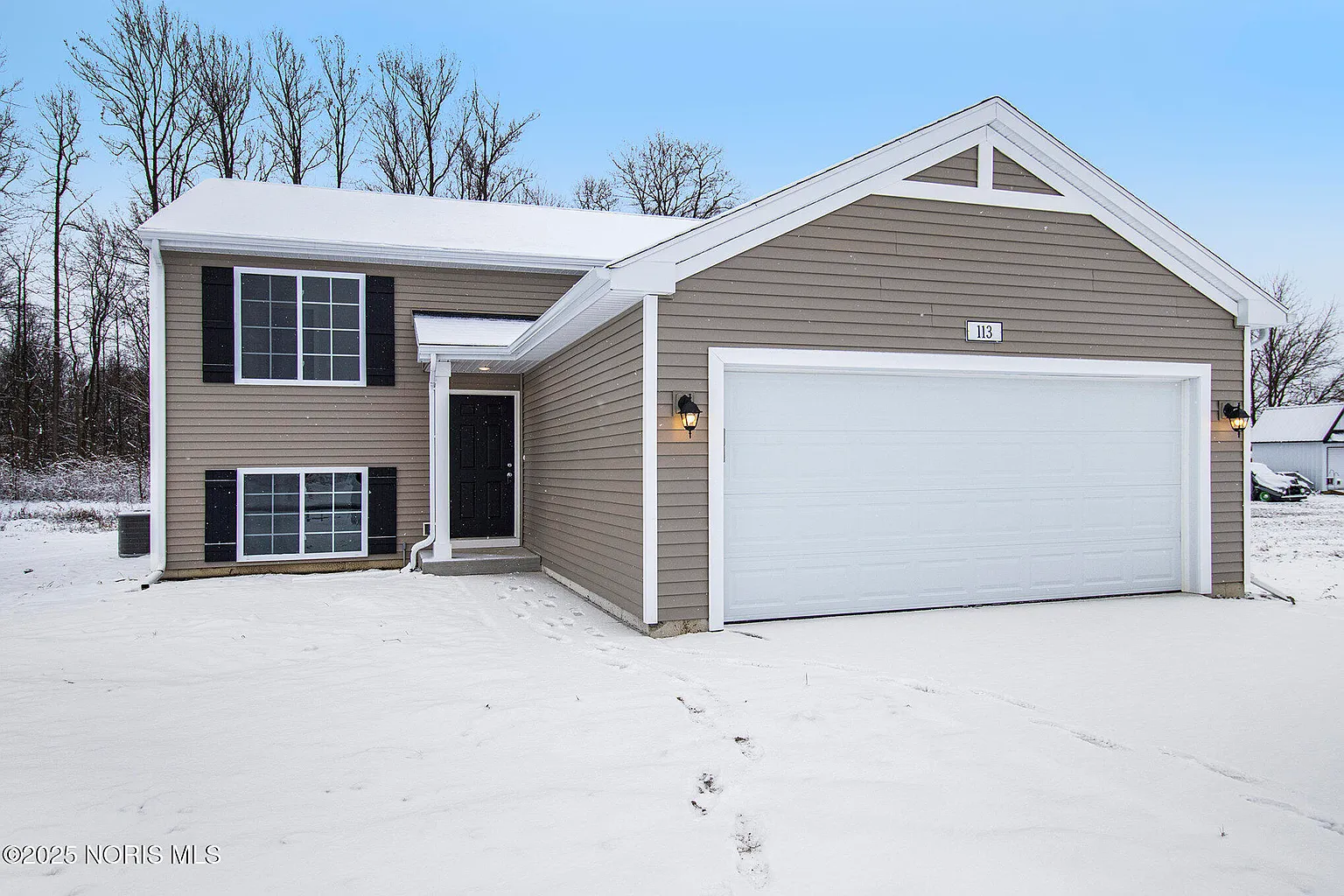 320 Crabtree Ln photo 1