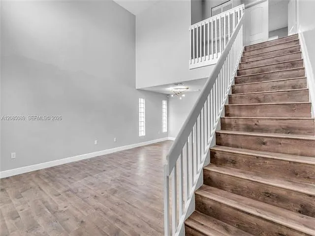 3 bed, 2.5 bath, 1656 sqft, $3,700 — Photo 3