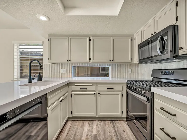 7554 Wheeldale Cir — Photo 4