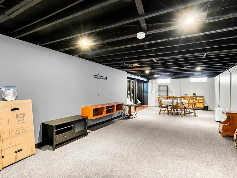 1554 Cynthia Ave — Photo 24