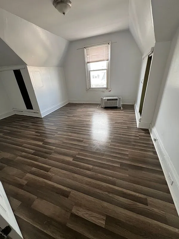 2 bed, 1.0 bath, 580 sqft, $1,900 — Photo 4
