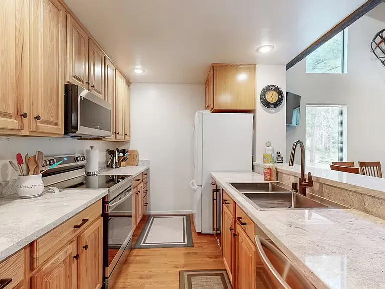 1001 Commonwealth Dr — Photo 4