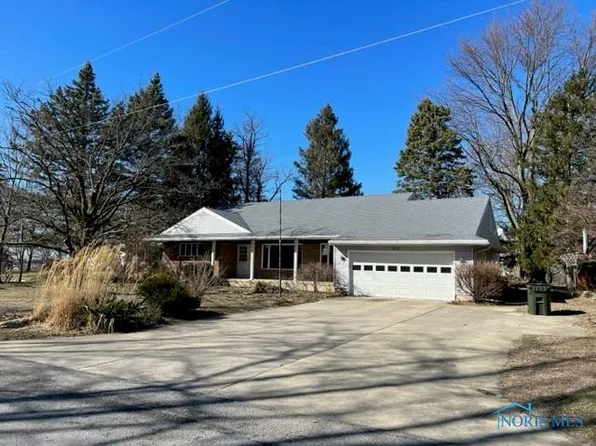 3810 Woodland Ct, Clyde, OH 43410