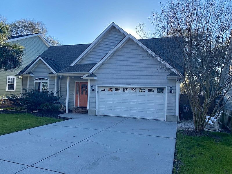 Beautiful home  w/ Garage